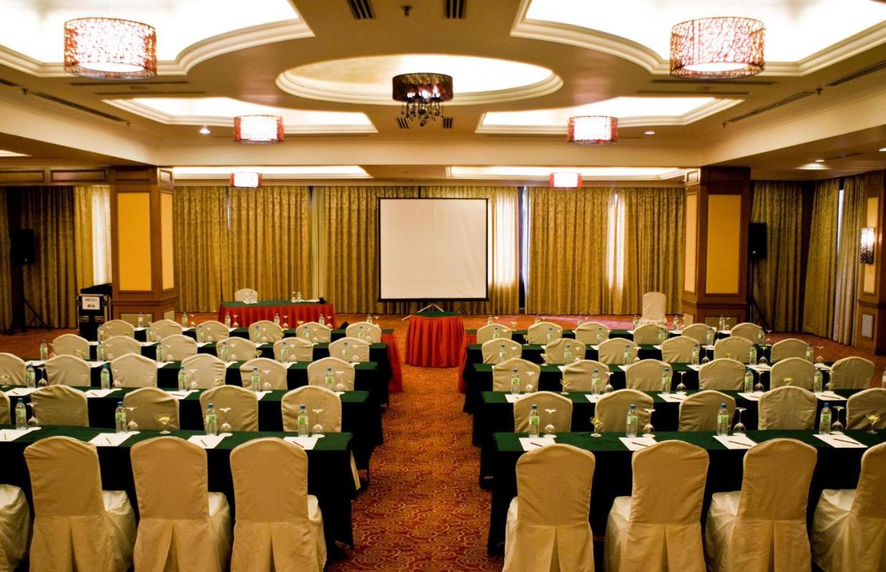 Mines Beach Resort Hotel Seri Kembangan Exterior photo