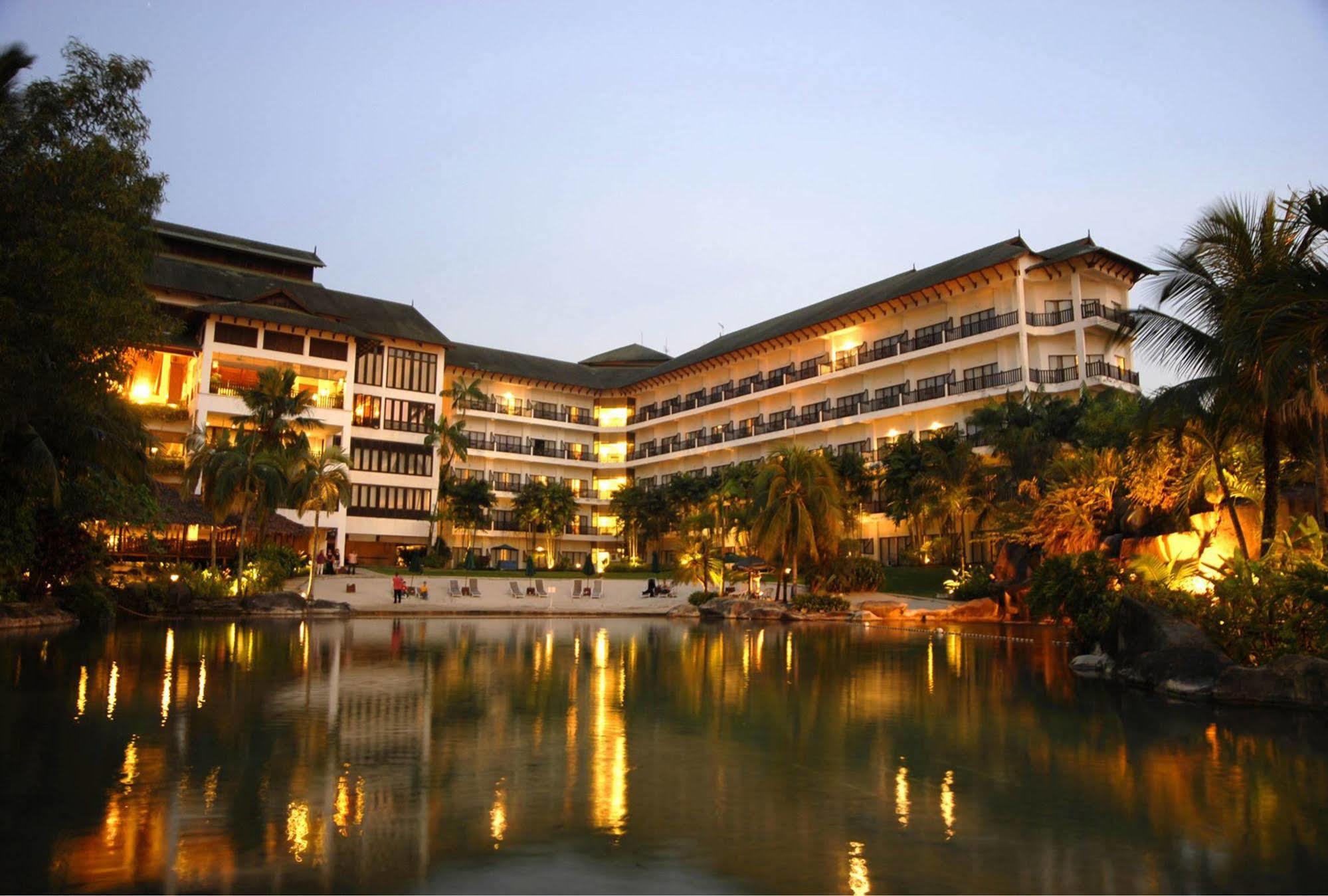 Mines Beach Resort Hotel Seri Kembangan Exterior photo