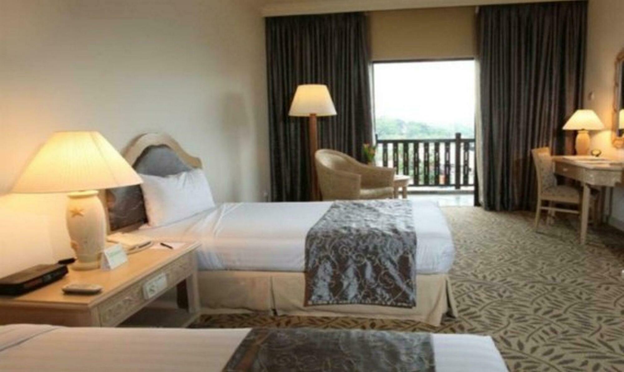 Mines Beach Resort Hotel Seri Kembangan Exterior photo